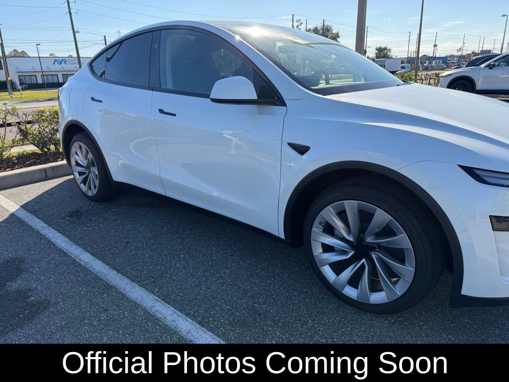 2026 Tesla Model Y Premium's photo