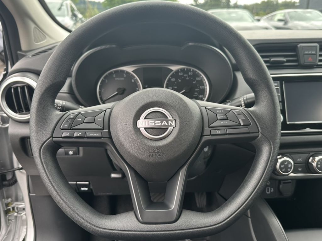 2025 Nissan Versa 1.6 S photo 16