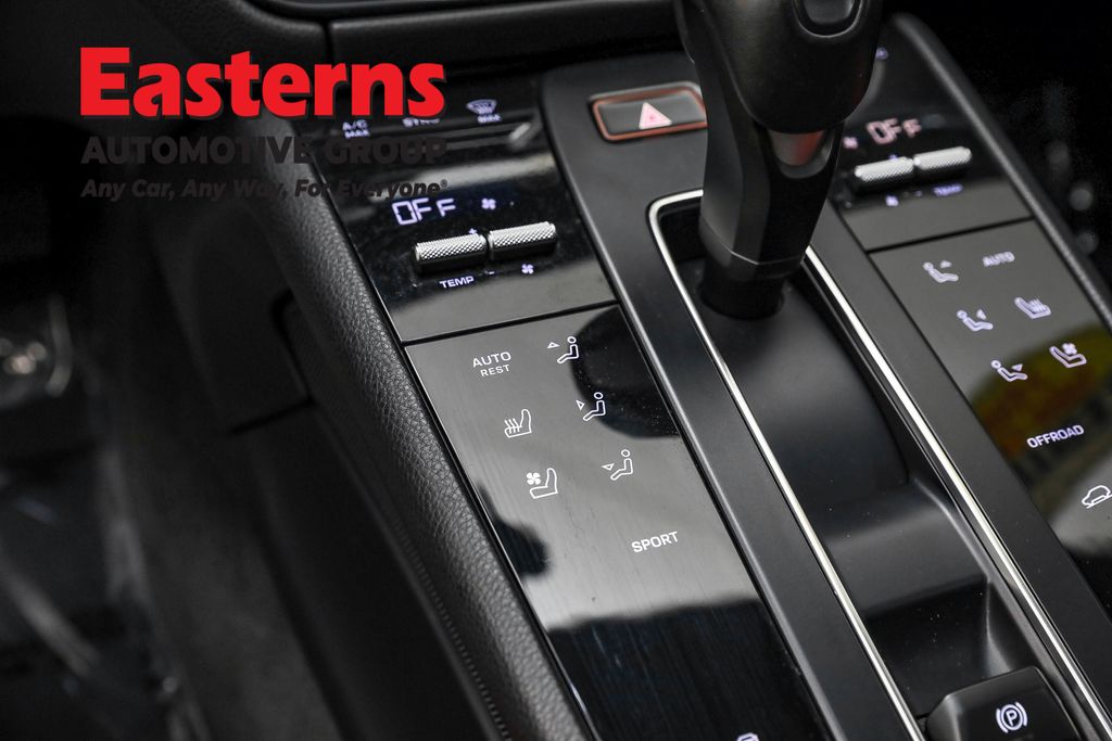 2024 Porsche Macan Base photo 15