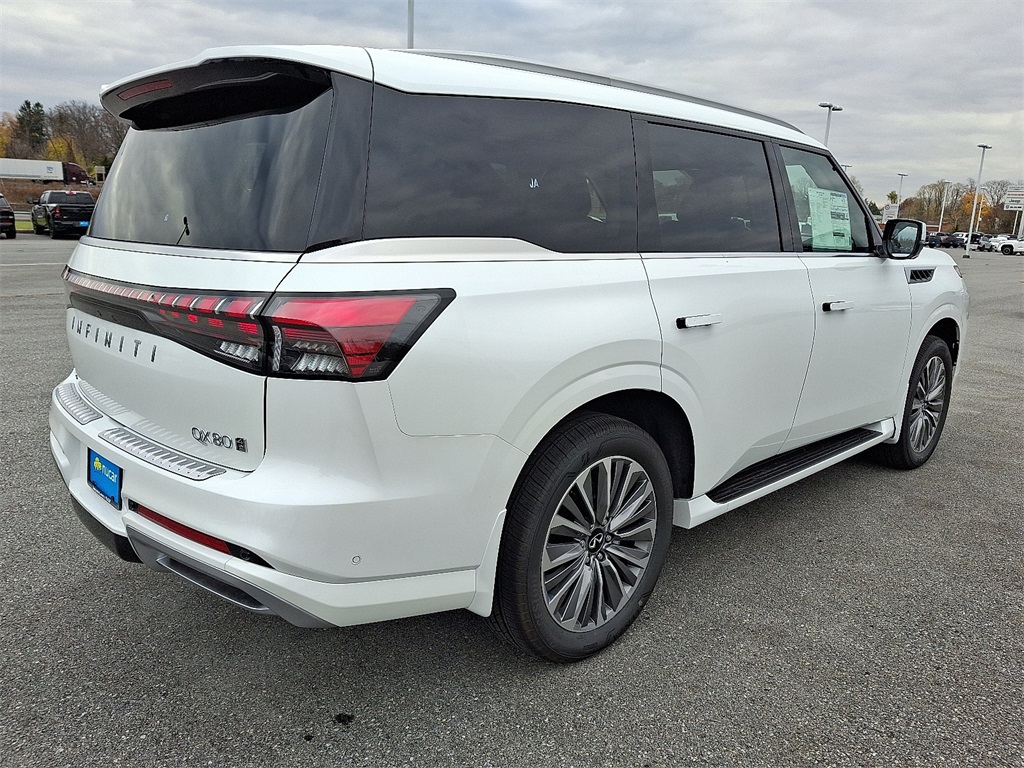 2026 Infiniti QX80 Luxe photo 3