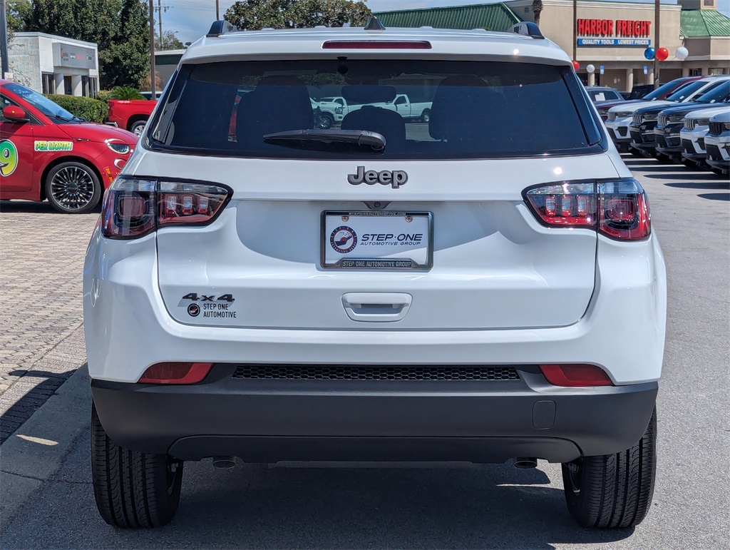 2026 Jeep Compass Latitude photo 2