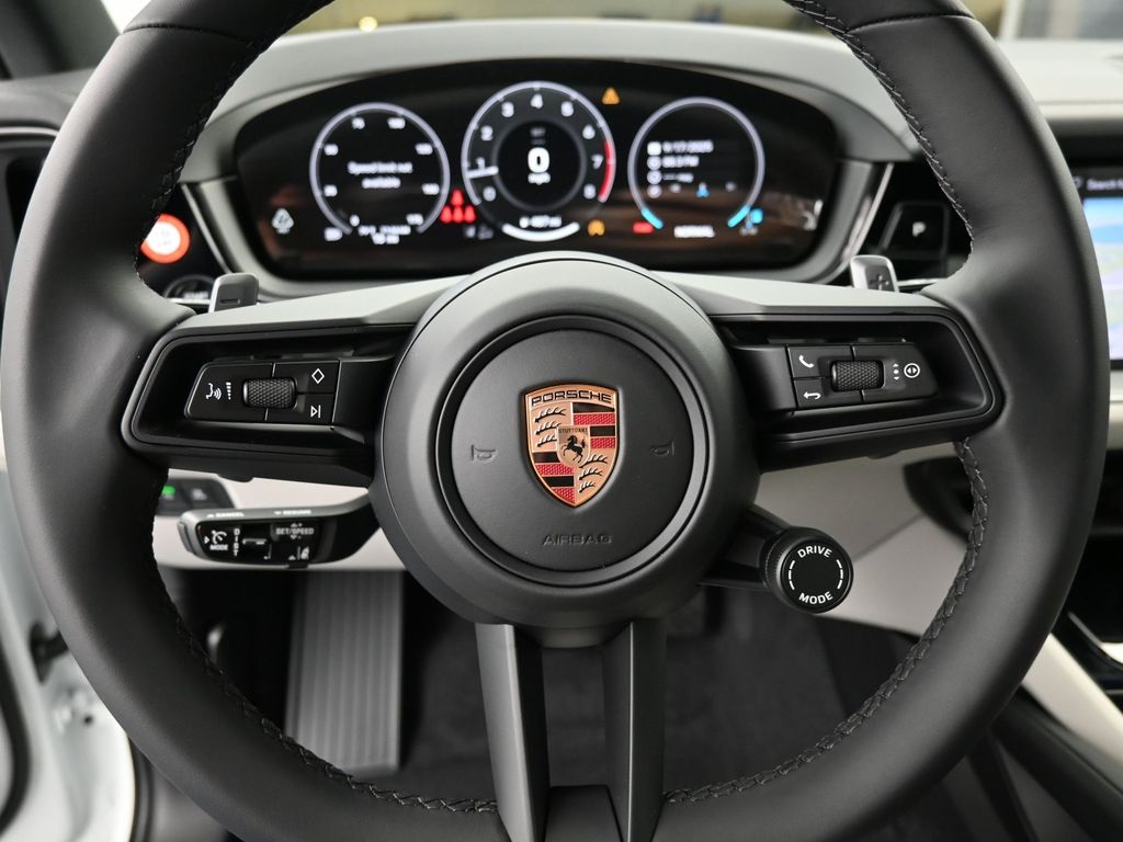 2026 Porsche Cayenne photo 22