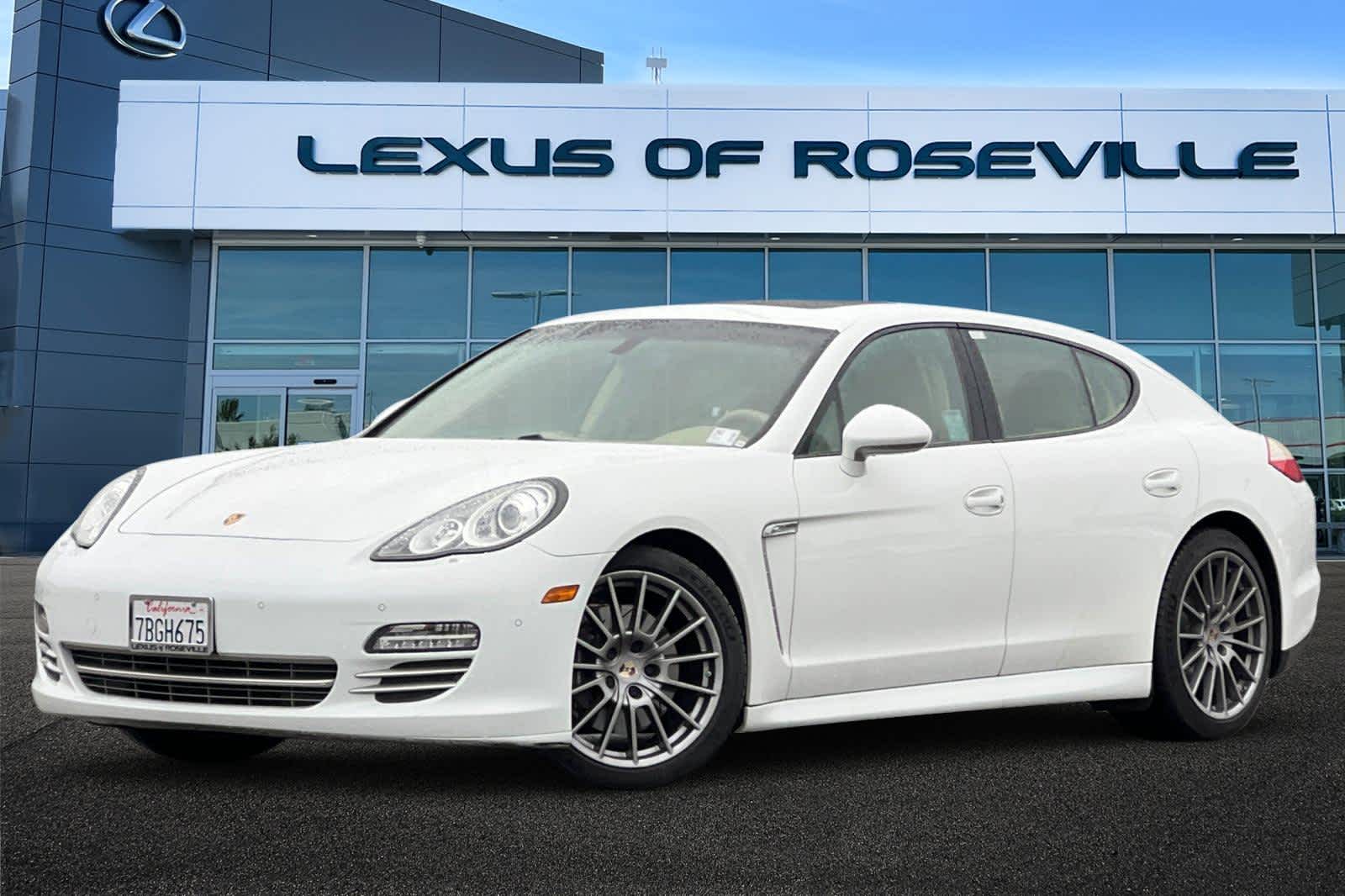 2013 Porsche Panamera's photo