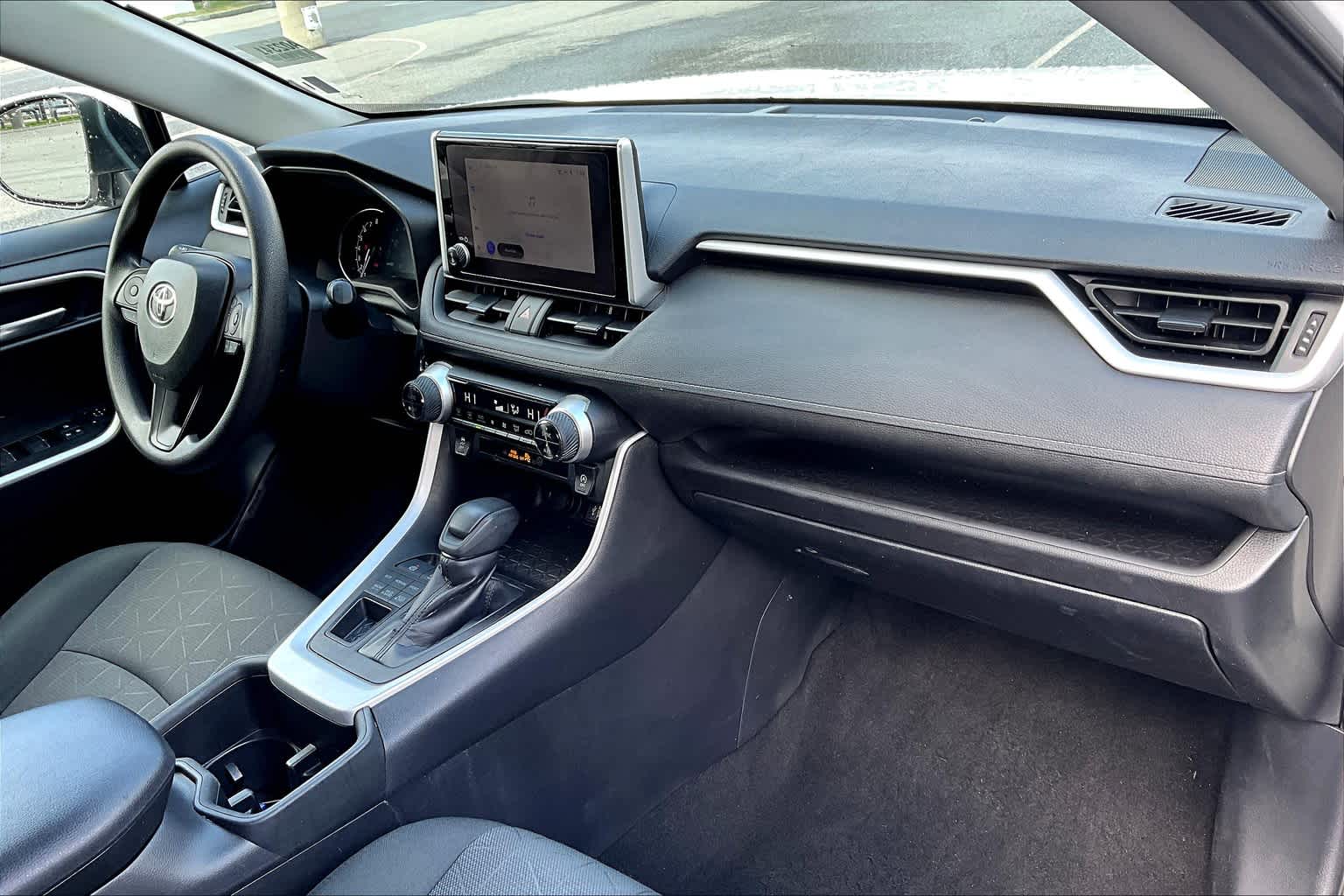 2023 Toyota RAV4 XLE photo 12