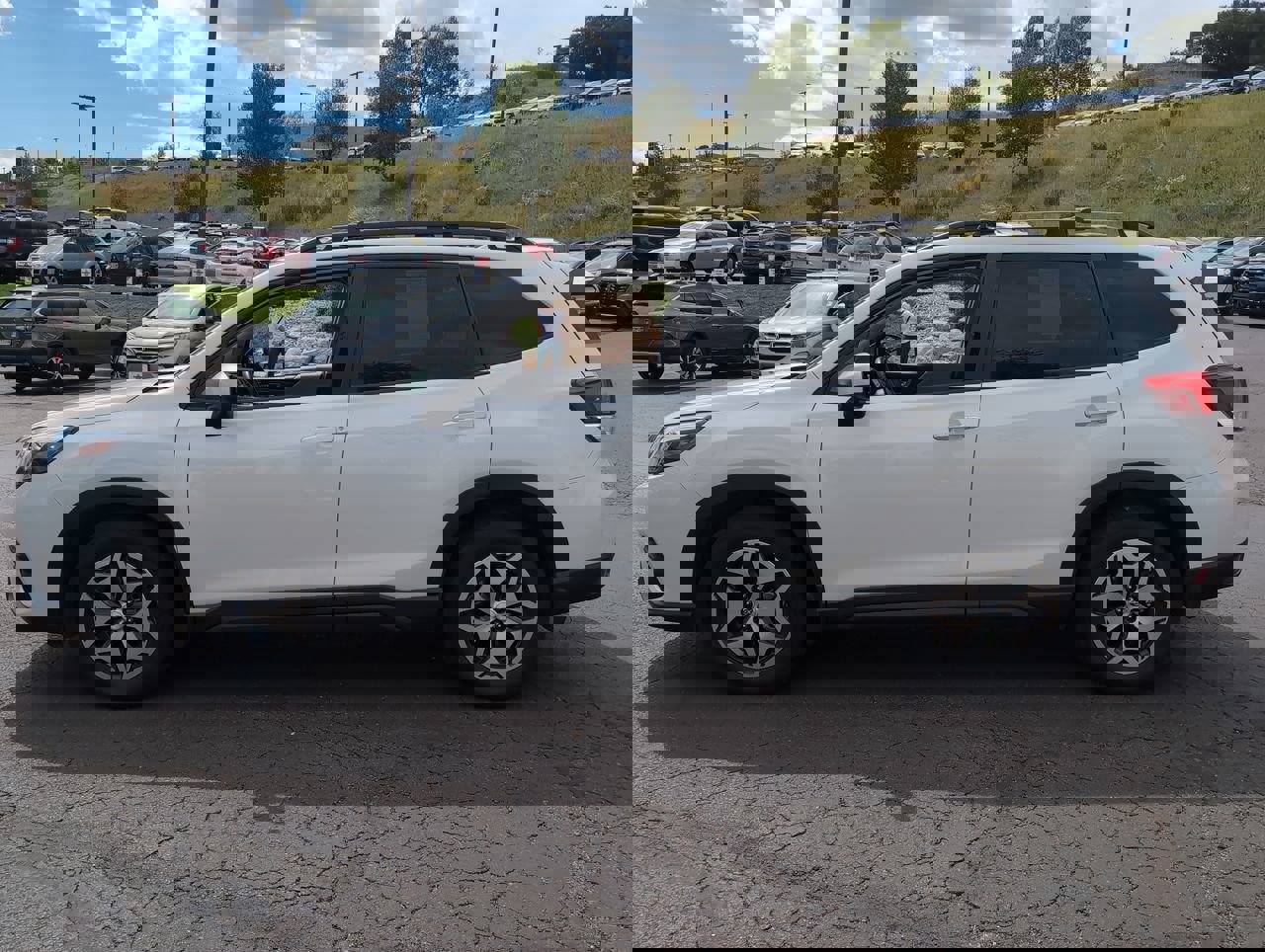 2022 Subaru Forester Premium photo 4