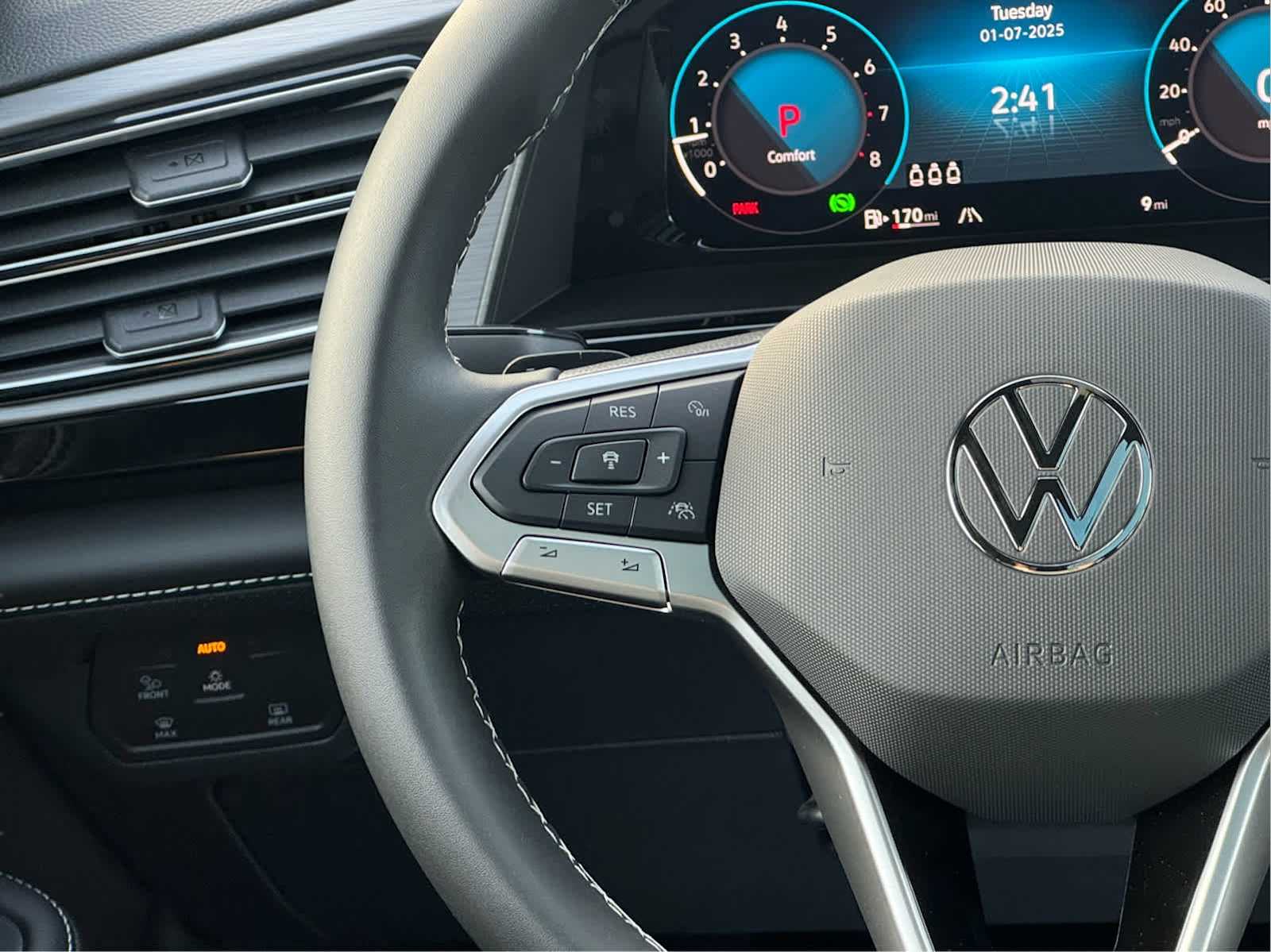 2025 Volkswagen Atlas Cross Sport SE Technology photo 17