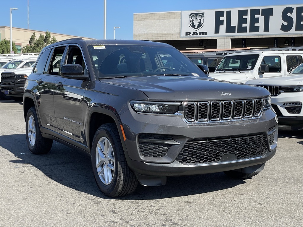 2025 Jeep Grand Cherokee Laredo X photo 8