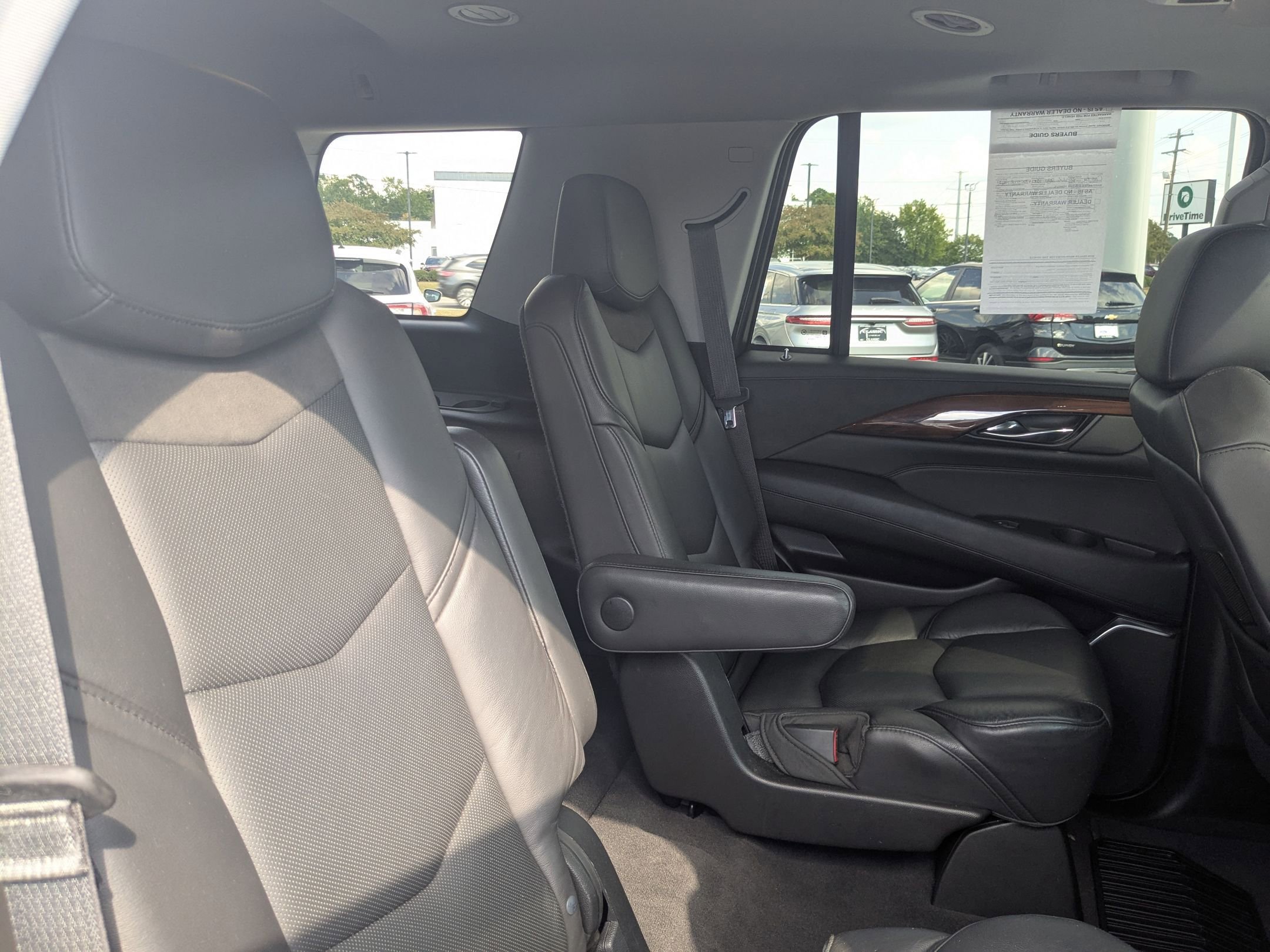 2020 Cadillac Escalade Luxury photo 23
