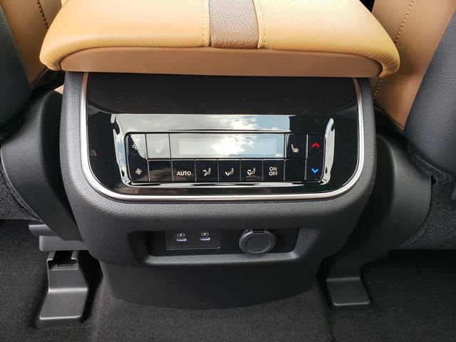 2025 Nissan Armada Platinum Reserve photo 13