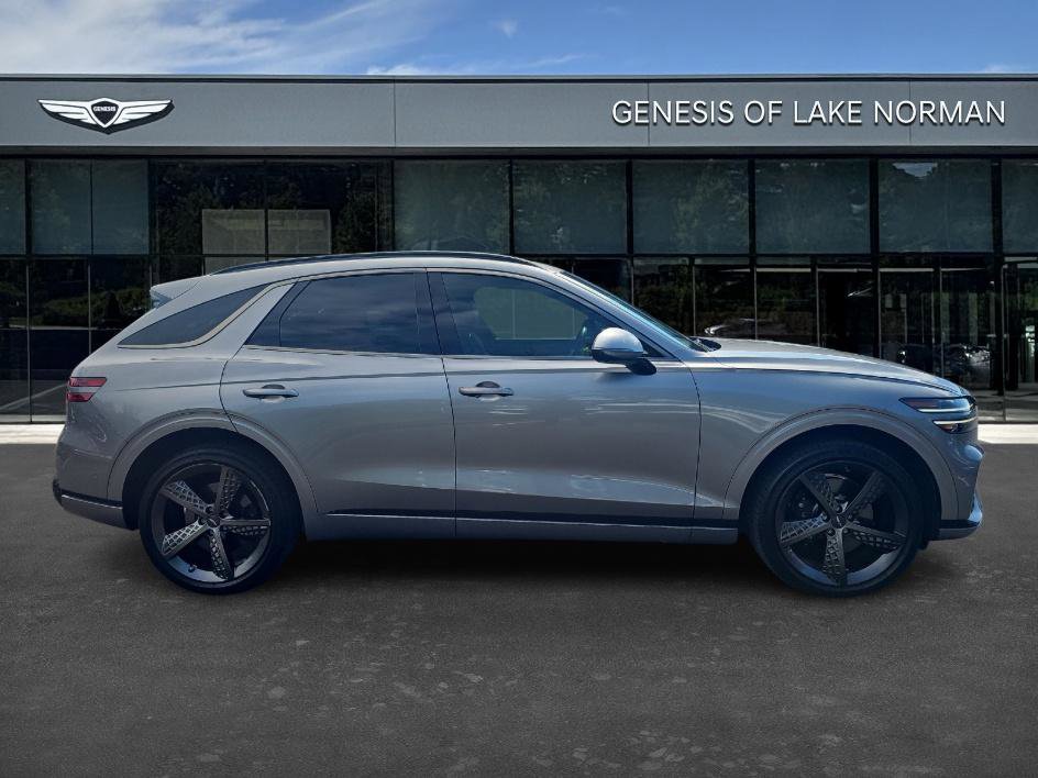 2023 Genesis GV70 2.5T Sport photo 3
