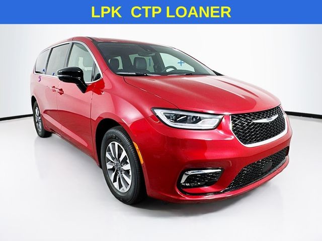 New 2025 Chrysler Pacifica Plug-In Hybrid Passenger Van in Winter