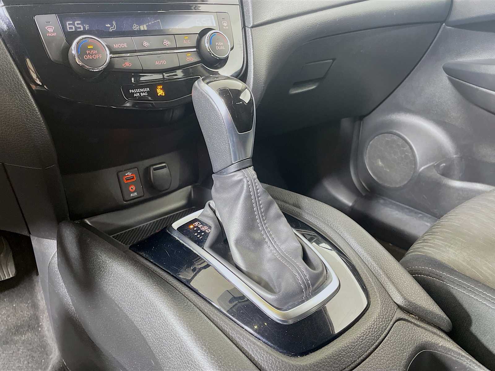 2017 Nissan Rogue SV photo 14