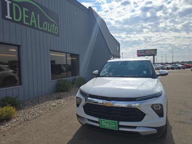 2024 Chevrolet Trailblazer LT photo 3