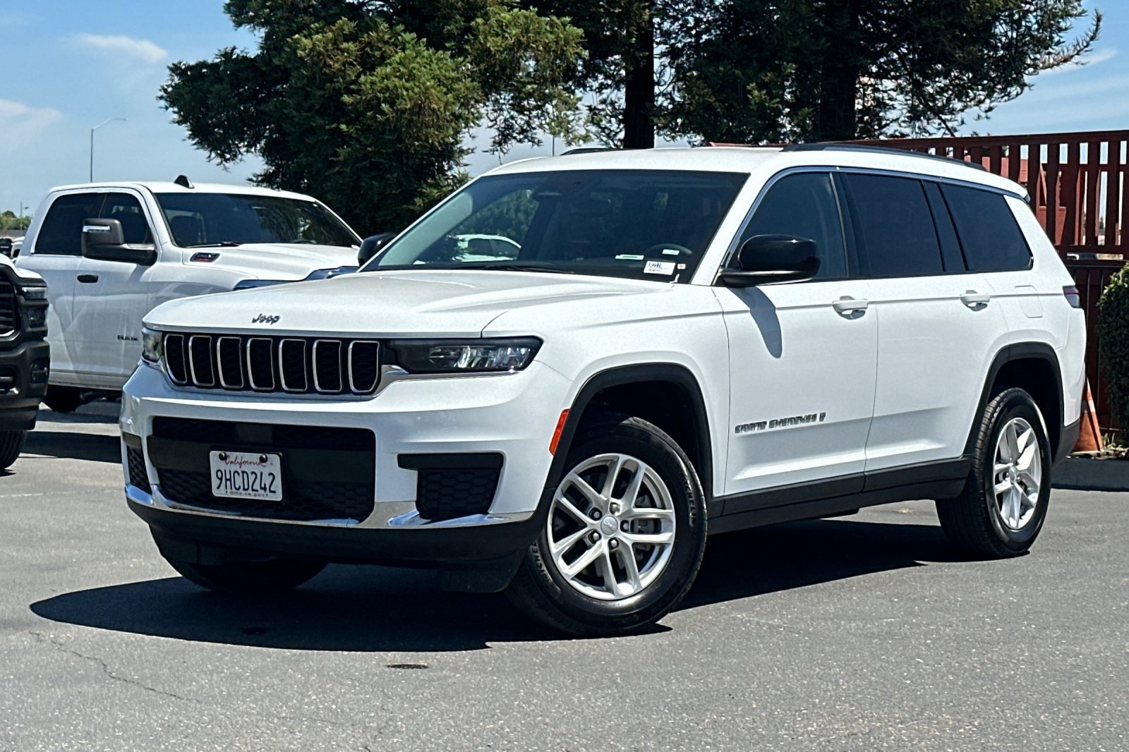 2023 Jeep Grand Cherokee Laredo photo 8