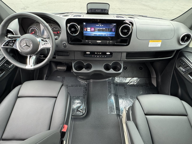 2025 Mercedes Benz Sprinter 2500 photo 3
