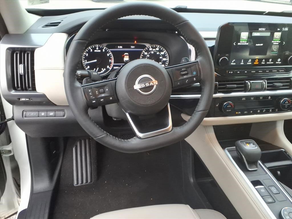 2023 Nissan Pathfinder SL photo 11