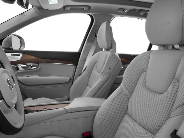 2016 Volvo XC90 T6 Momentum photo 8