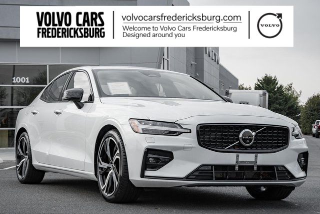 2023 Volvo S60 Plus's photo