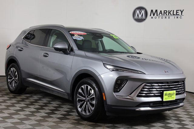 2025 Buick Envision Preferred's photo