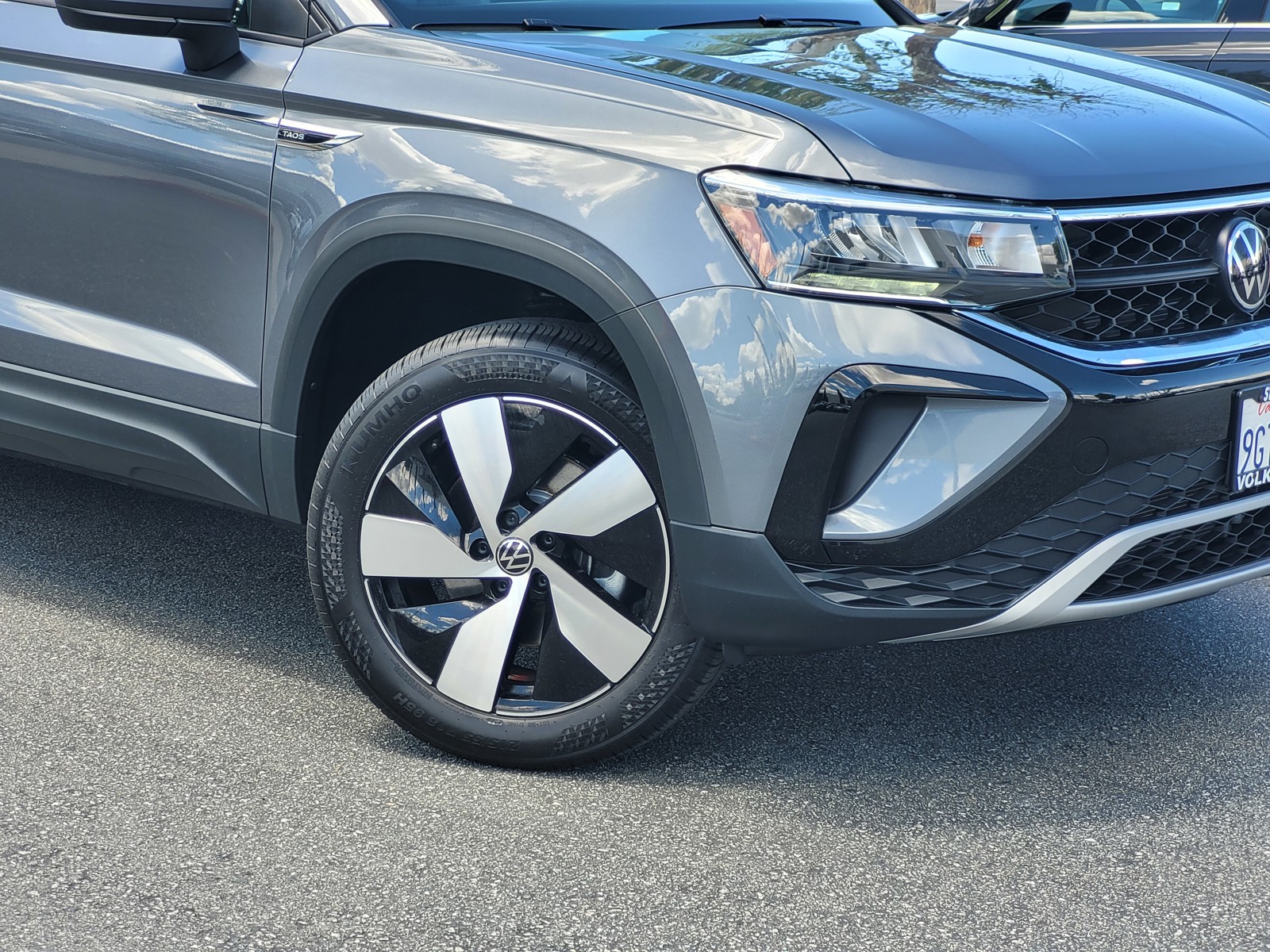 2024 Volkswagen Taos S photo 2