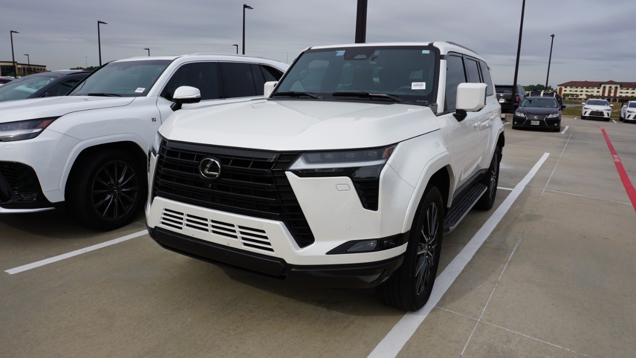 2024 Lexus GX Luxury's photo