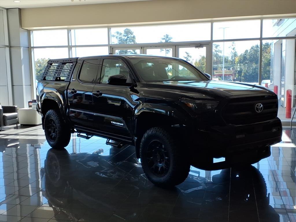 2025 Toyota Tacoma SR5's photo