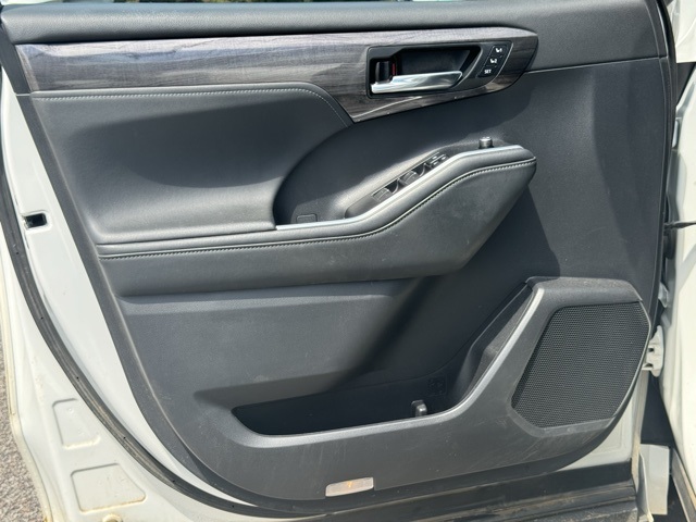 2021 Toyota Highlander Platinum photo 8