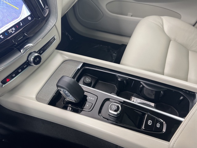 2024 Volvo XC60 B5 Plus photo 20