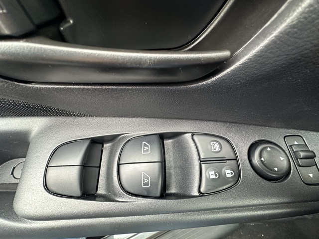 2025 Nissan Kicks Play S photo 24