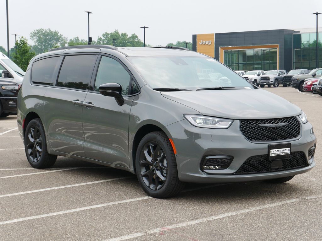 Used 2025 Chrysler Pacifica Limited with VIN 2C4RC3GG3SR597320 for sale in Coon Rapids, Minnesota