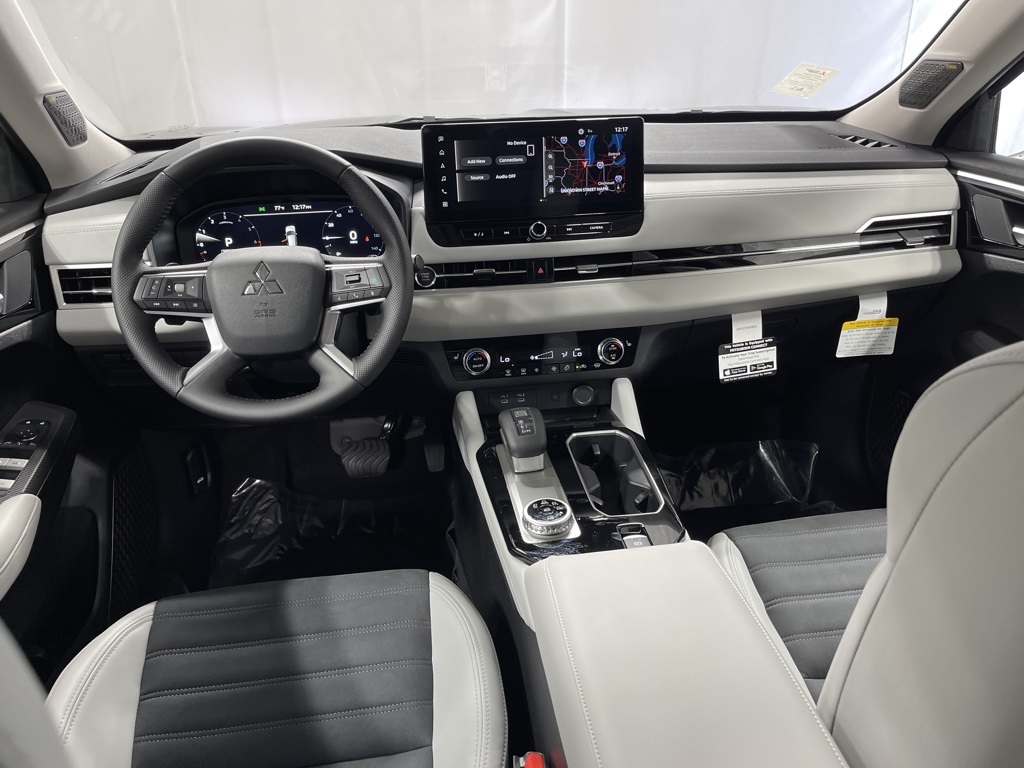 2025 Mitsubishi Outlander SE photo 9