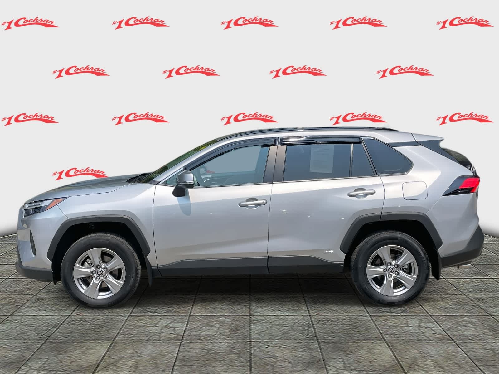 2024 Toyota RAV4 Hybrid XLE photo 5