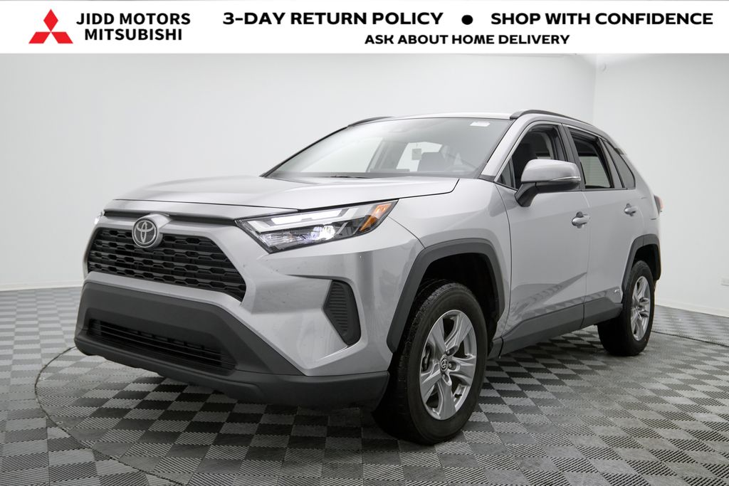 2025 Toyota RAV4 XLE's photo