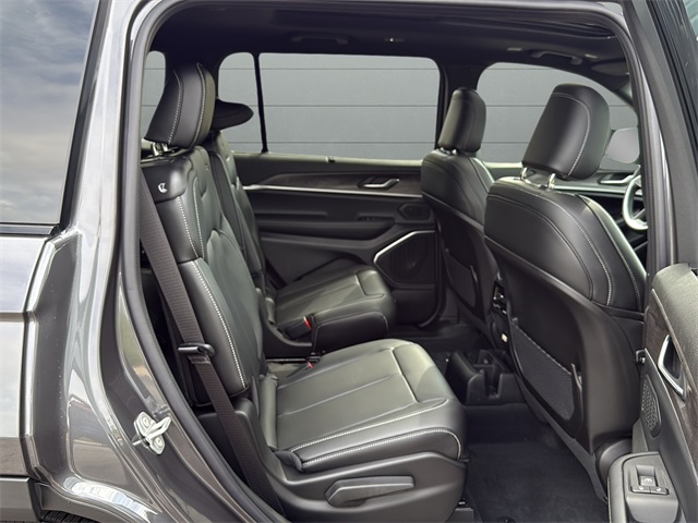 2025 Jeep Grand Cherokee Limited photo 13