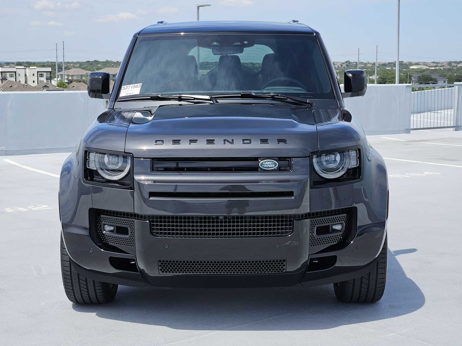 2025 Land Rover Defender 130 X-Dynamic SE photo 2