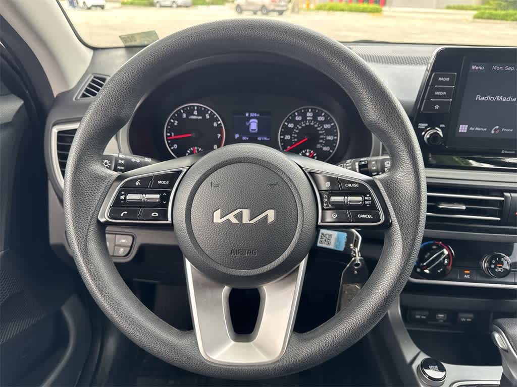 2023 Kia Seltos LX photo 13