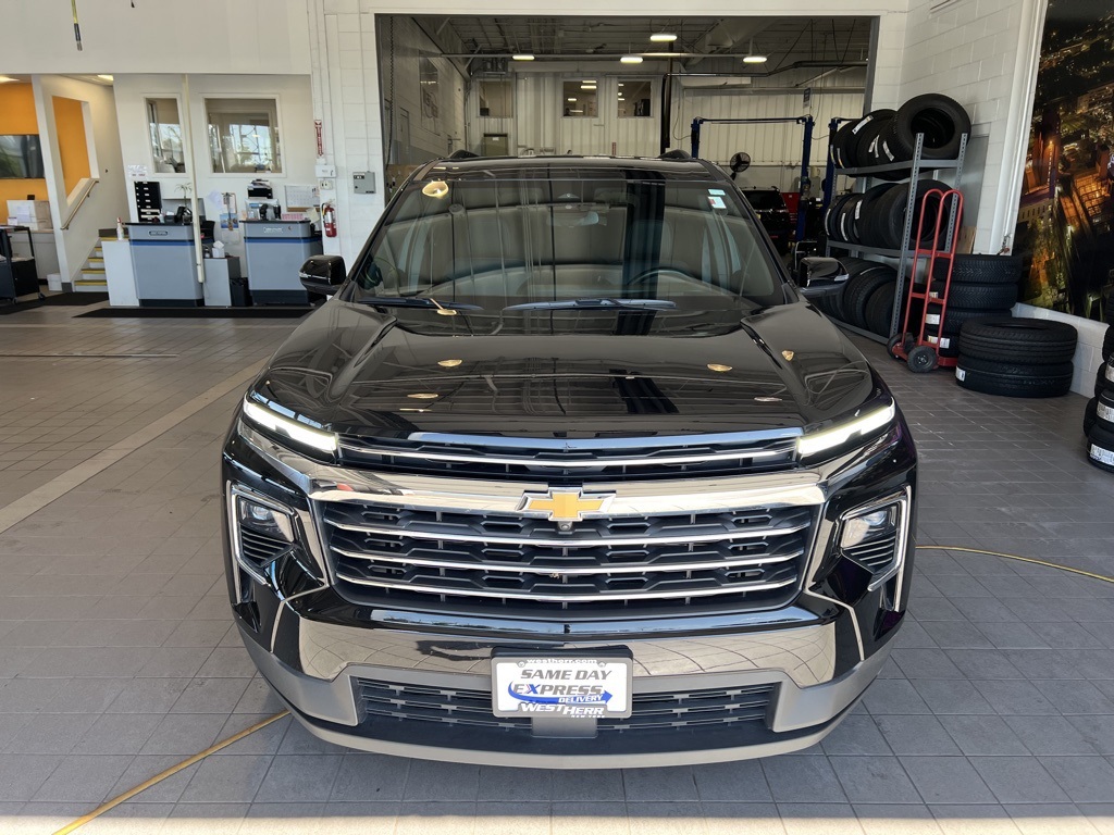 2024 Chevrolet Traverse photo 2