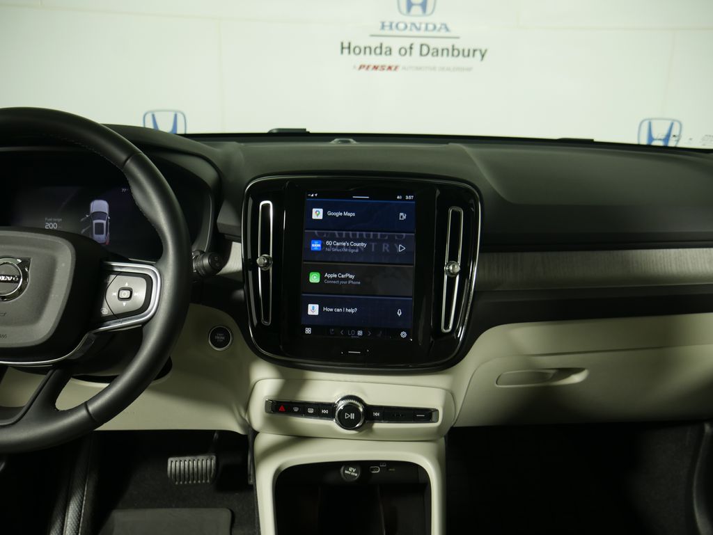 2023 Volvo XC40 Plus photo 12