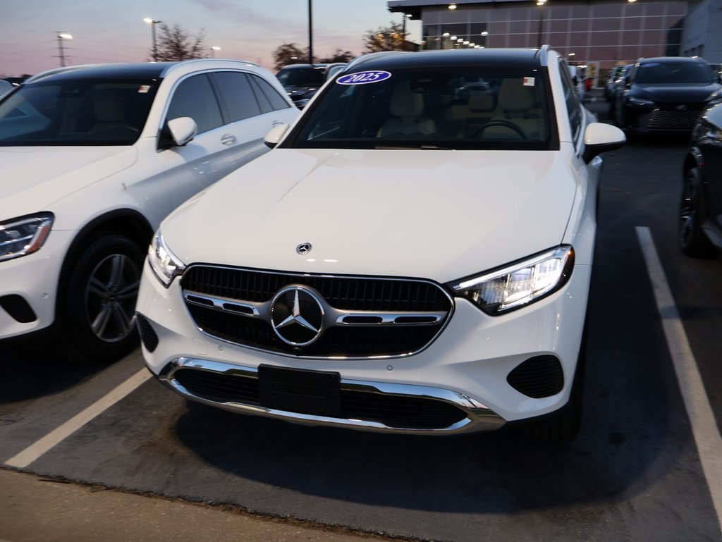 2025 Mercedes Benz GLC 300 4MATIC photo 2