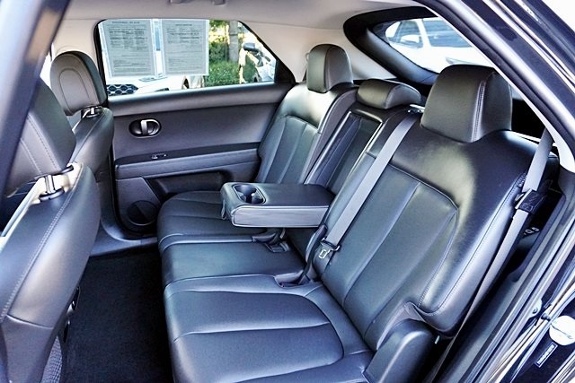 Used 2025 Black Hyundai SEL image 17