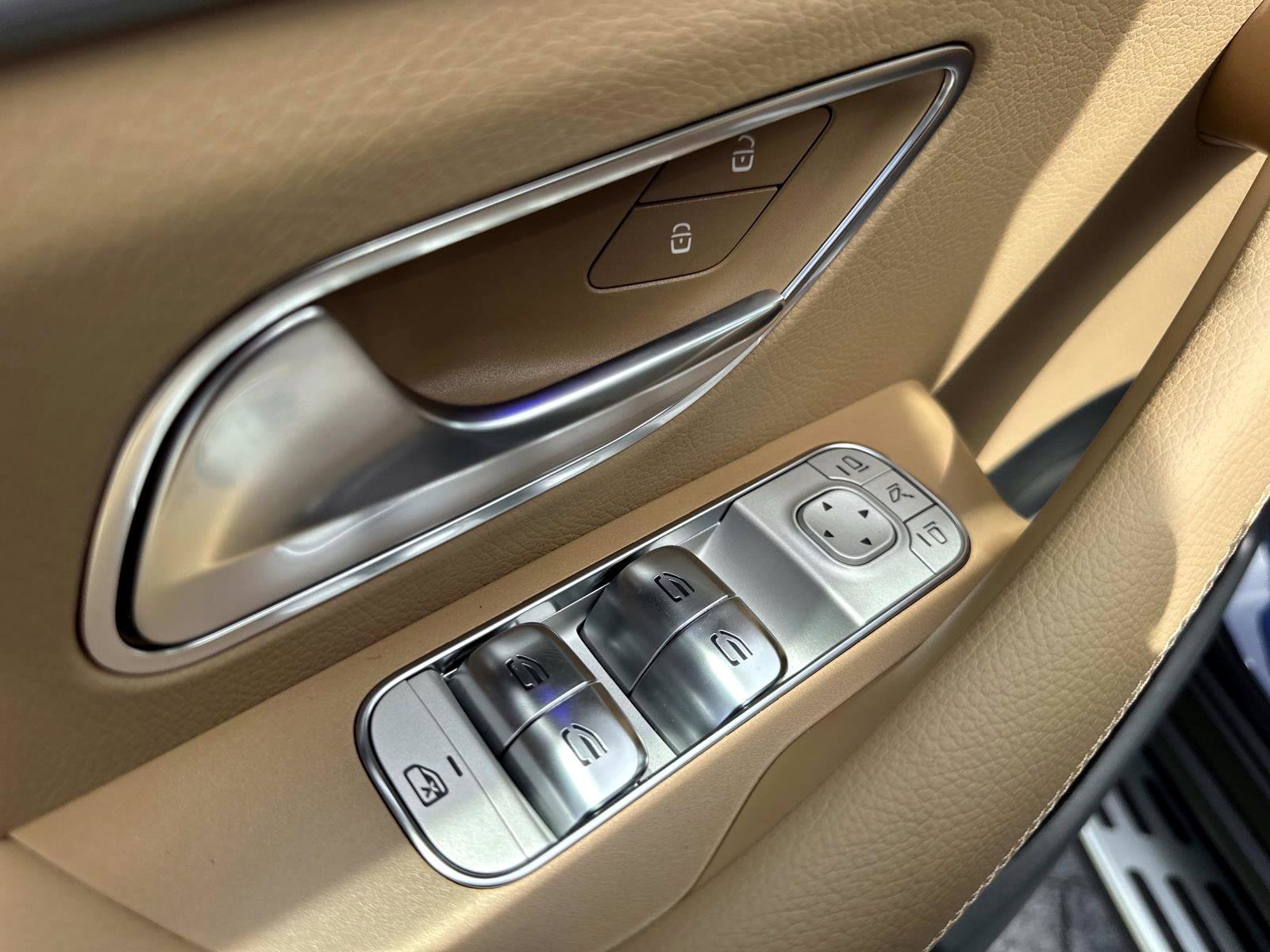 2026 Mercedes Benz GLS 450 4MATIC photo 12