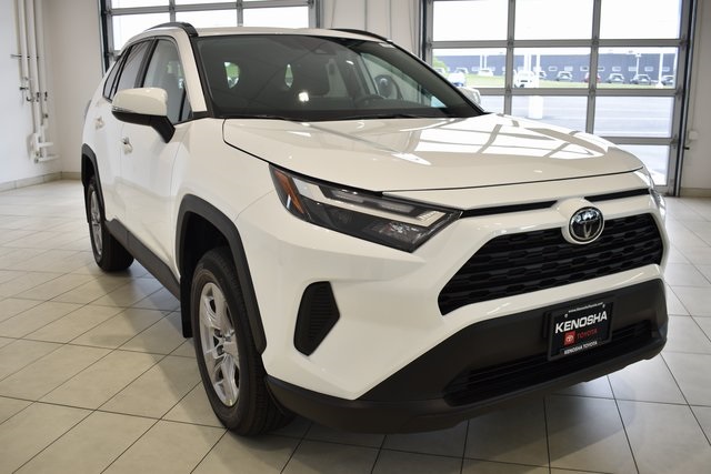 2025 Toyota RAV4 XLE's photo