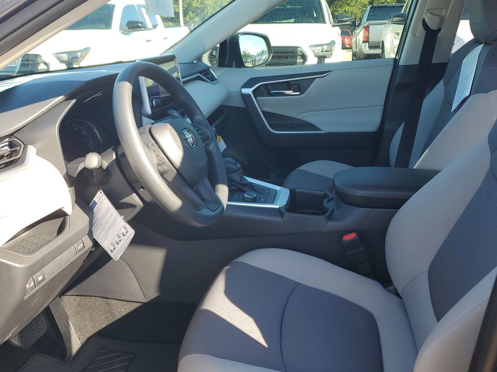 2025 Toyota RAV4 Hybrid XLE photo 15