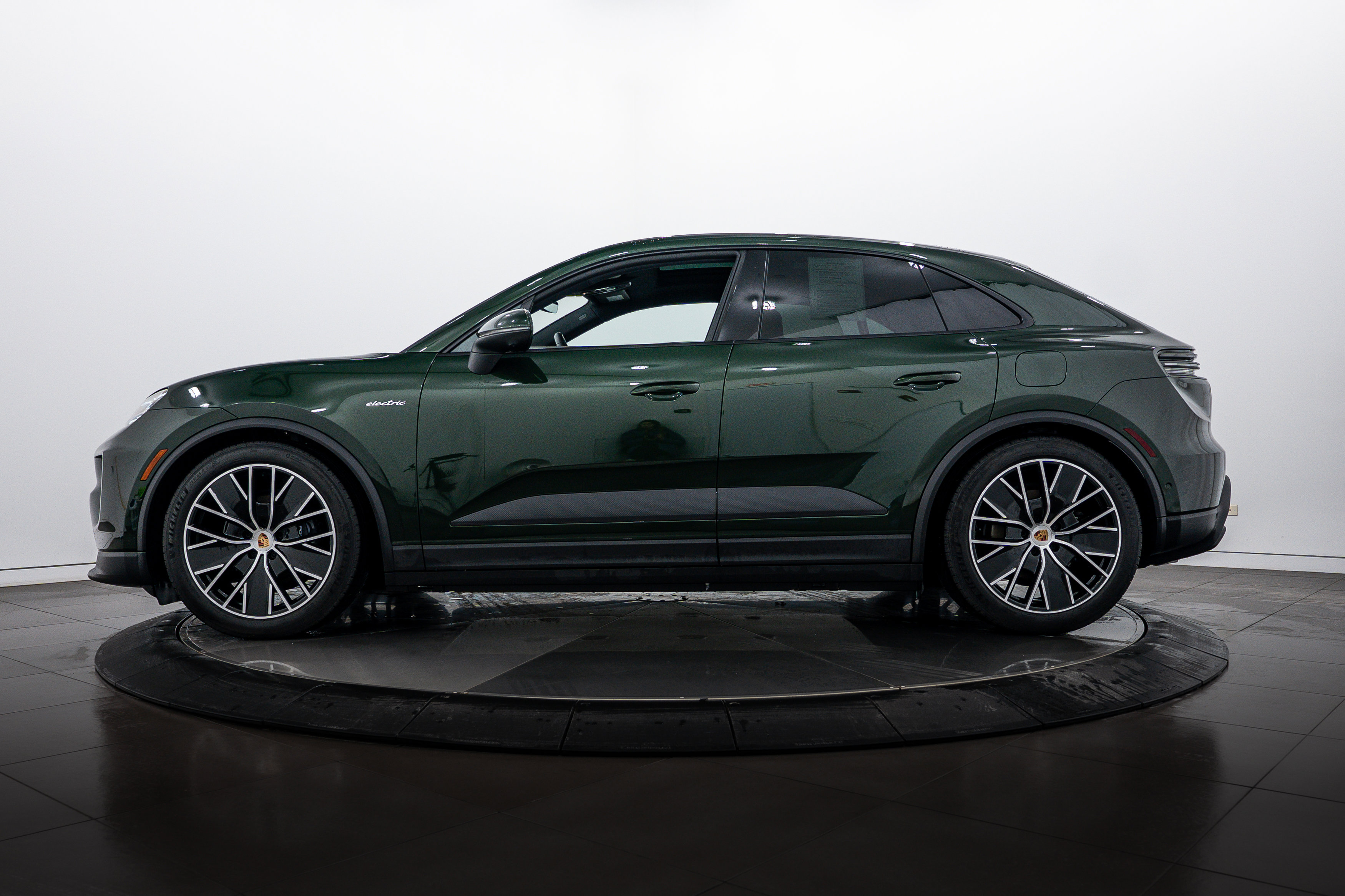 Certified 2025 Porsche Macan Base with VIN WP1AA2XA9SL001432 for sale in Highland Park, IL
