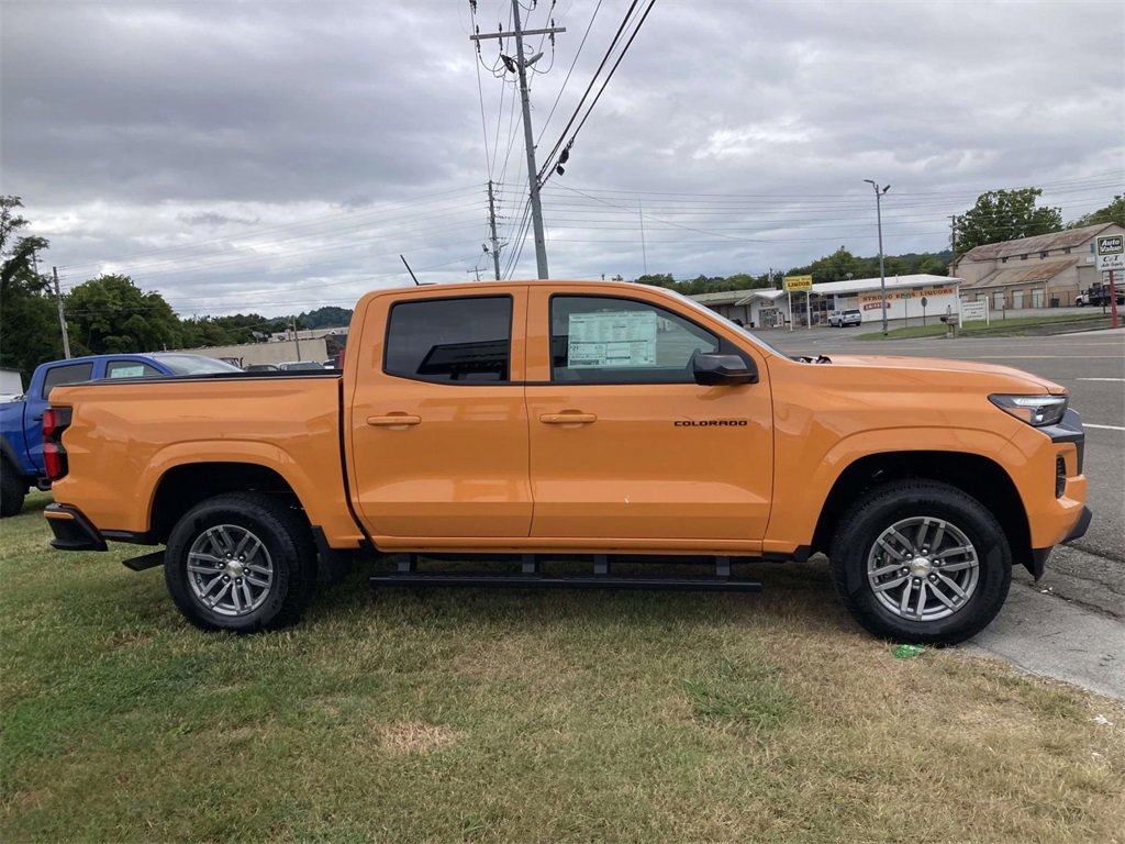 2026 Chevrolet Colorado LT photo 2