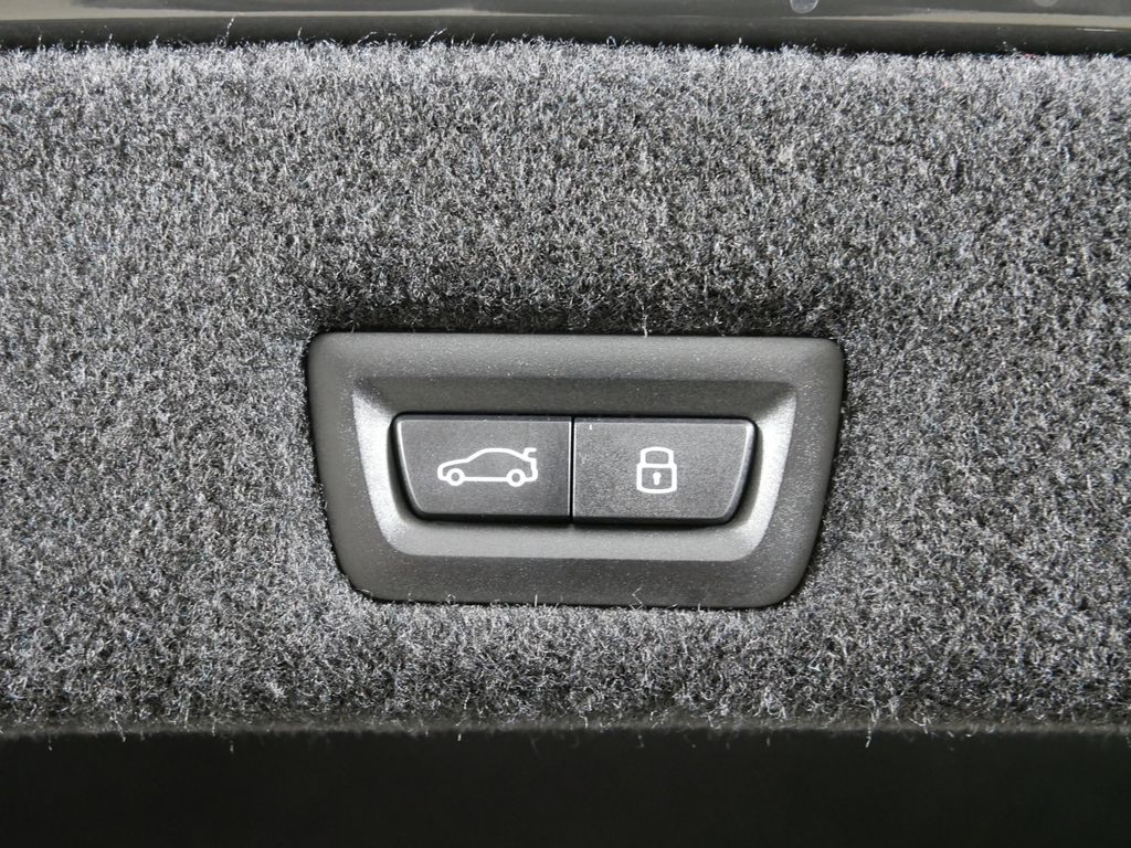 2025 Bmw 750e 750e xDrive photo 24