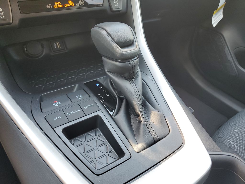 2025 Toyota RAV4 XLE photo 22