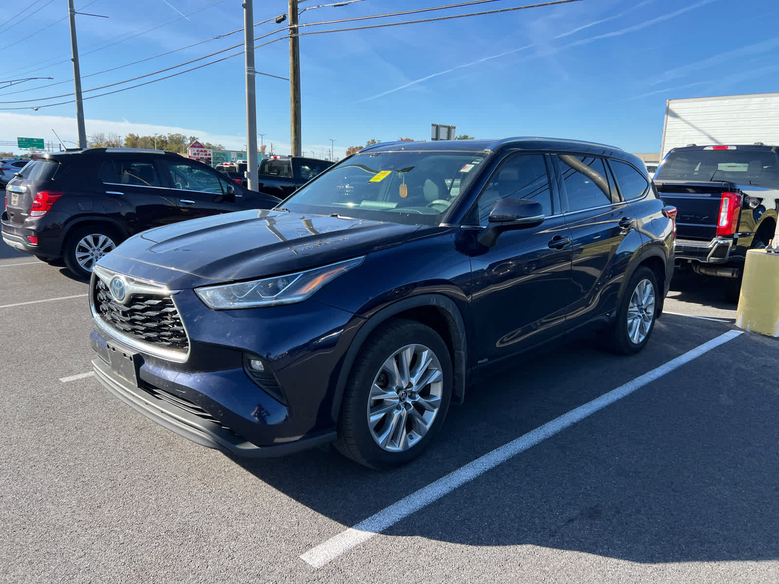 2022 Toyota Highlander Hybrid Limited photo 3