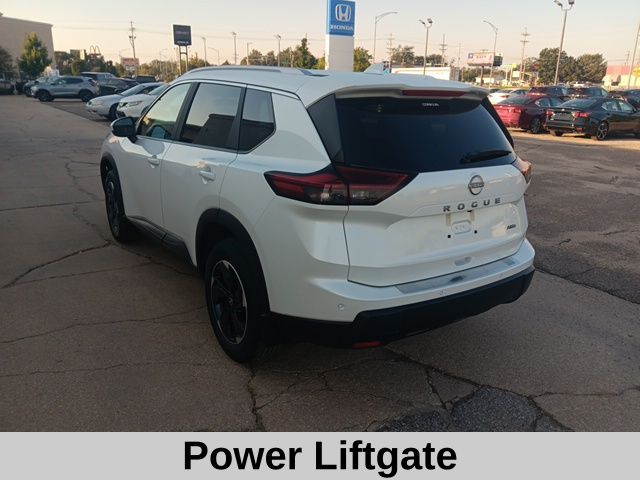 2026 Nissan Rogue SV photo 2