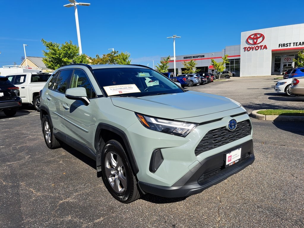 2022 Toyota RAV4 Hybrid XLE photo 4
